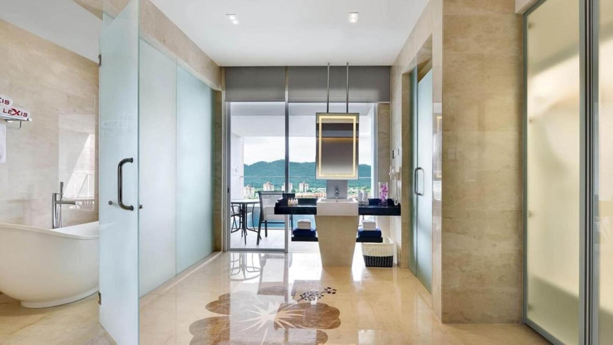 Lexis 5* Bayan Lepas